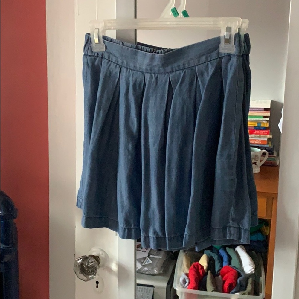 Pleated denim skirt
